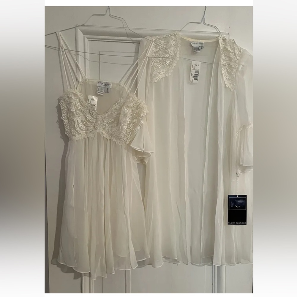 New. Flora Nikrooz Women’s 2 Piece Set Size Small Box + Hanger Included